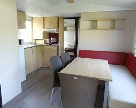 Kemp Le Rouge Gorge **** 10' Puy Du Fou