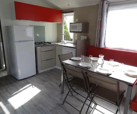 Kemp Le Rouge Gorge **** 10' Puy Du Fou