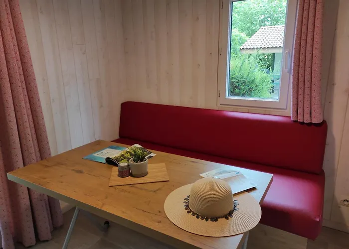 Le Rouge Gorge **** 10' Puy Du Fou