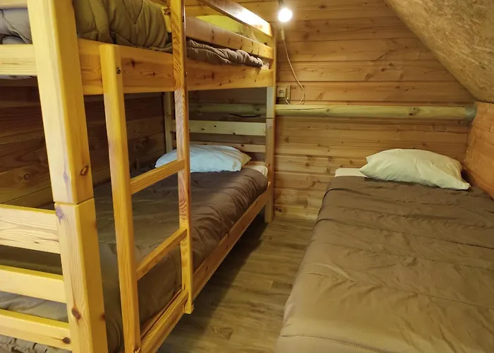 Le Rouge Gorge **** 10' Puy Du Fou Kemping Saint-Laurent-sur-Sèvre